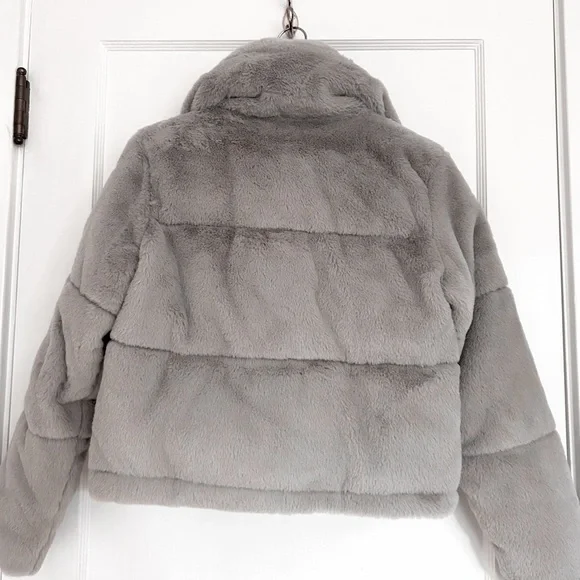 Abercrombie & Fitch Soft Gray Faux Fur Mini Puffer Jacket - Picture 6 of 7